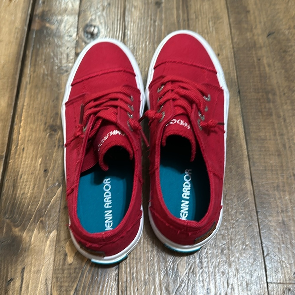 Red shoes - Picture 2 of 4